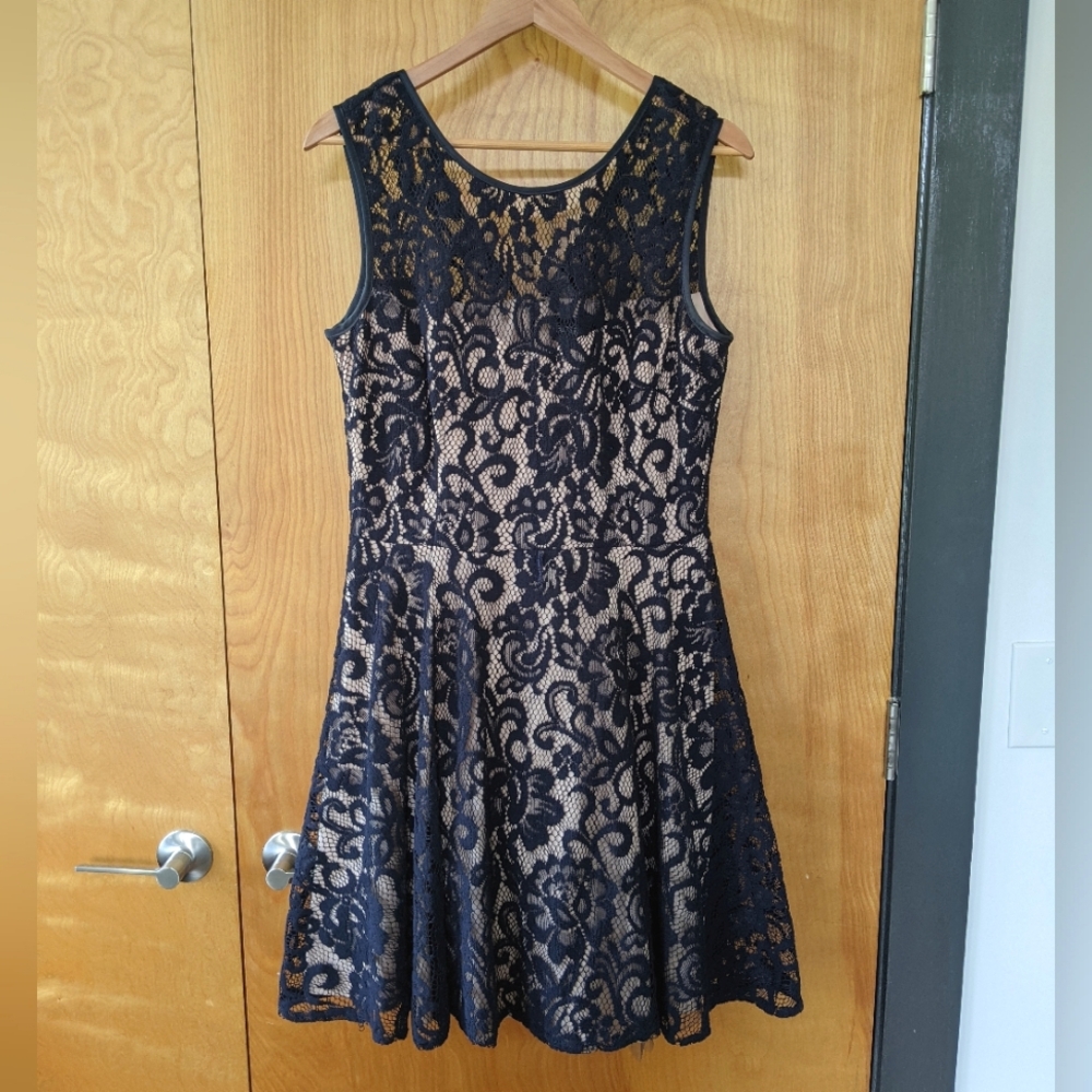Gorgeous blue lace sleeveless formal dress